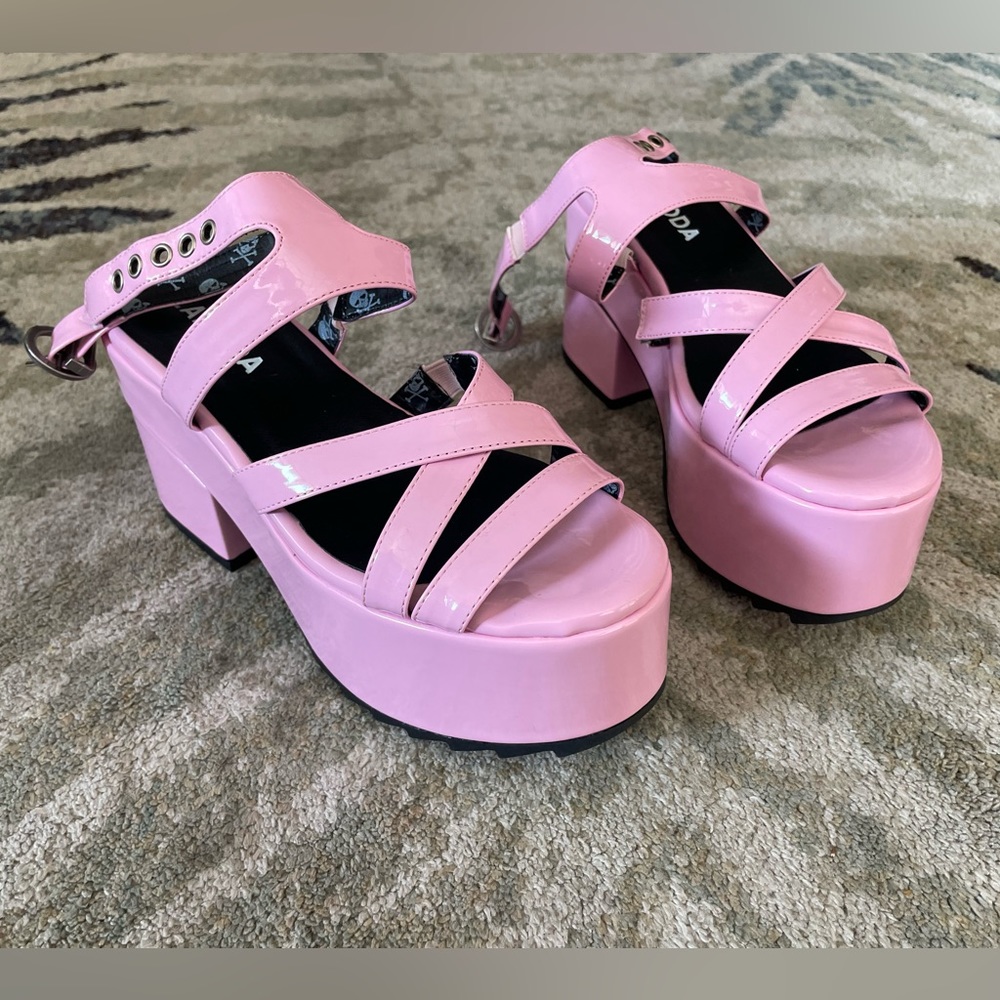 Dolls Kill NWT Lamoda Pink Platform Sandals size 5